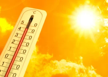കേരളം ചുട്ടുപൊള്ളുന്നു; നാല് ജില്ലകളിൽ ഓറഞ്ച് അലർട്ട്, കടുത്ത ജാഗ്രതാനിർദ്ദേശം